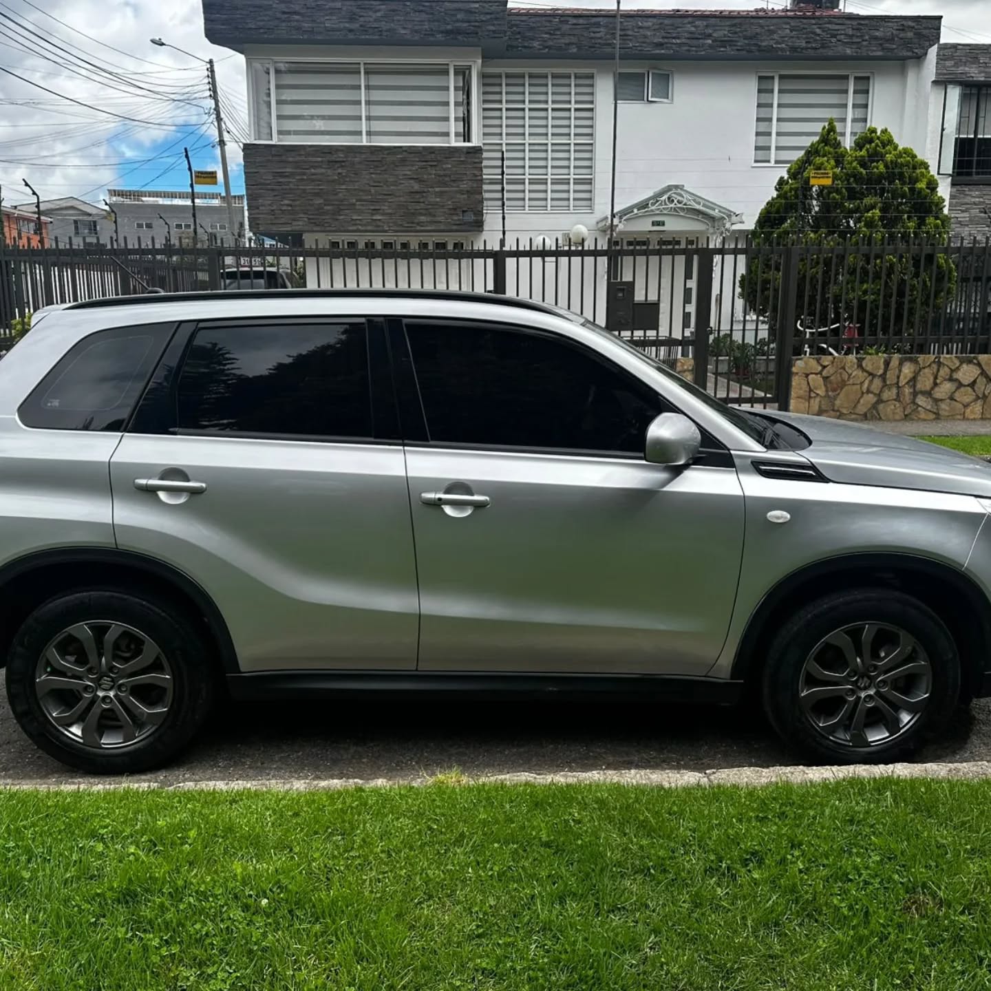Suzuki Vitara GL 2WD AT