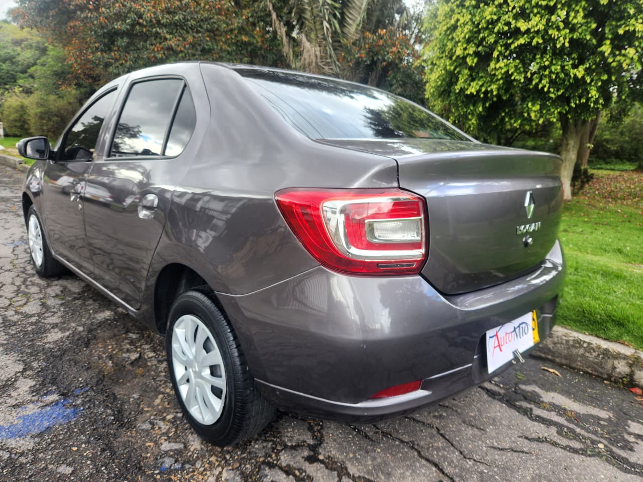 Renault Logan 1.6 Life 8V