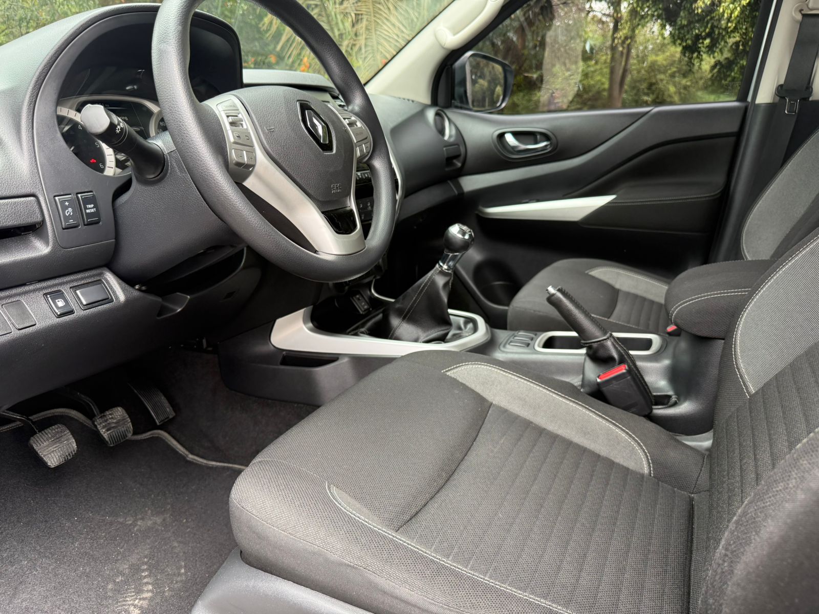 Renault Alaskan 2.5 Intens 4X4 MT