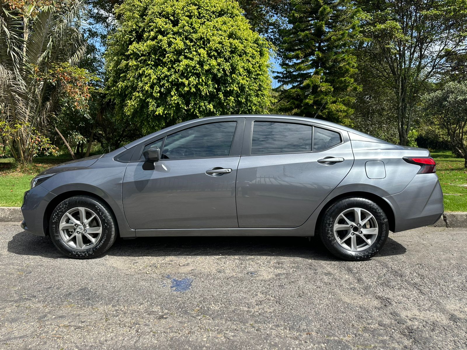 Nissan Versa 1.6 Sense
