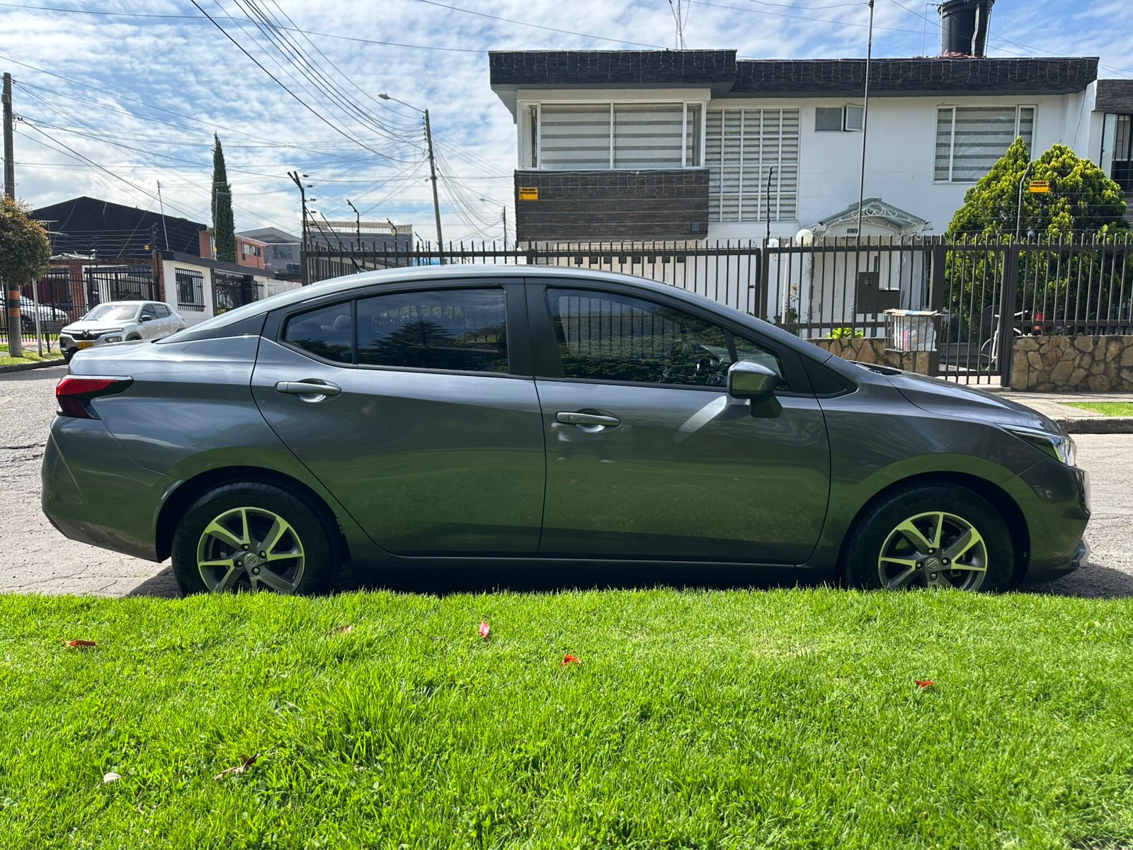 Nissan Versa 1.6 Sense
