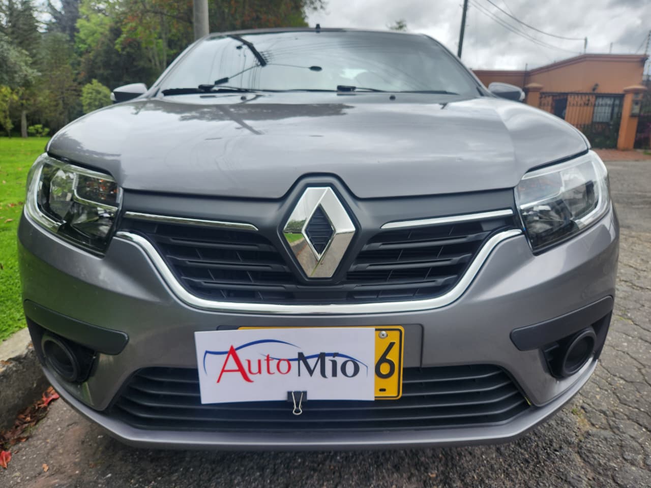 Renault Logan Life +Plus