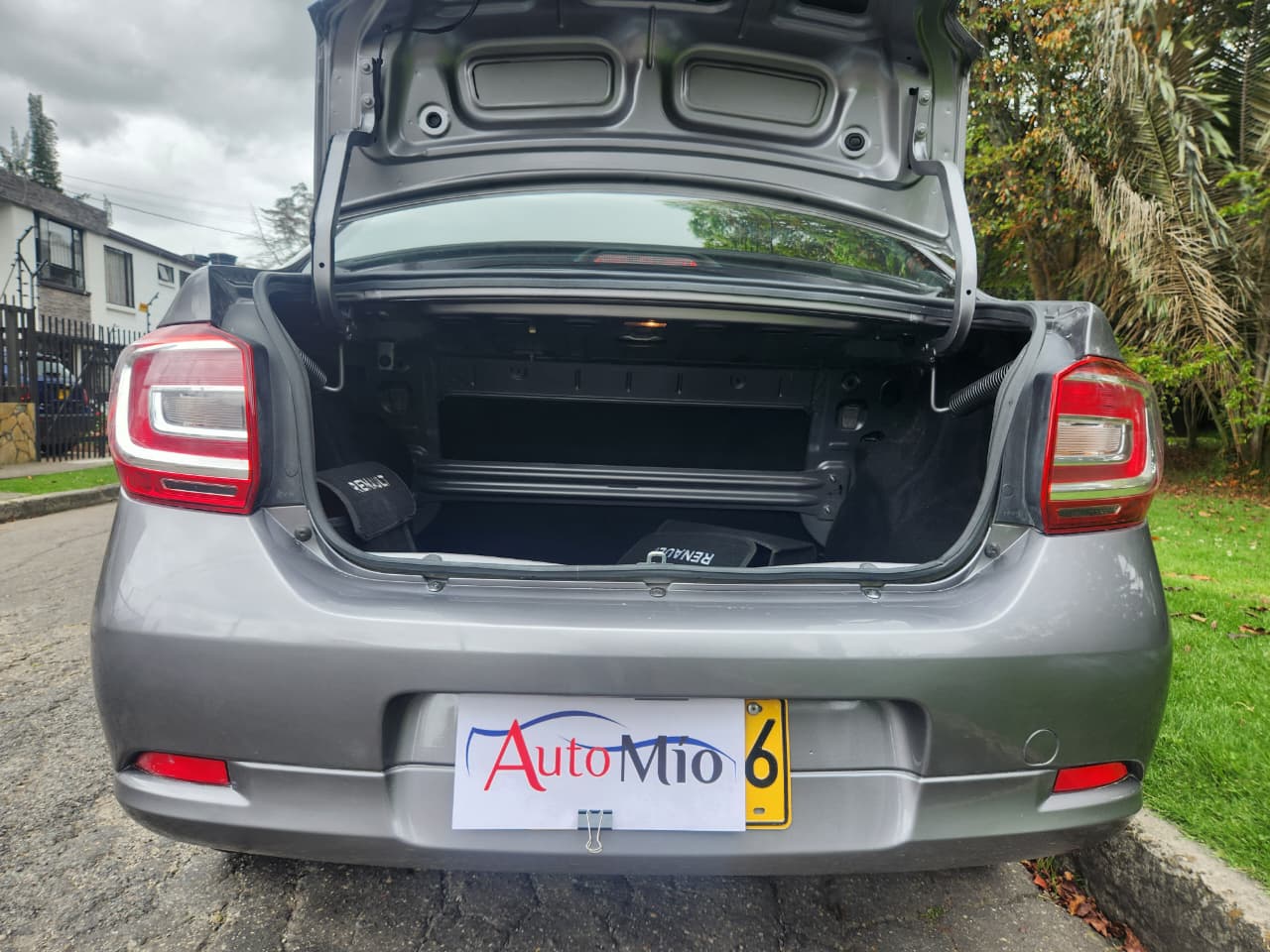 Renault Logan Life +Plus