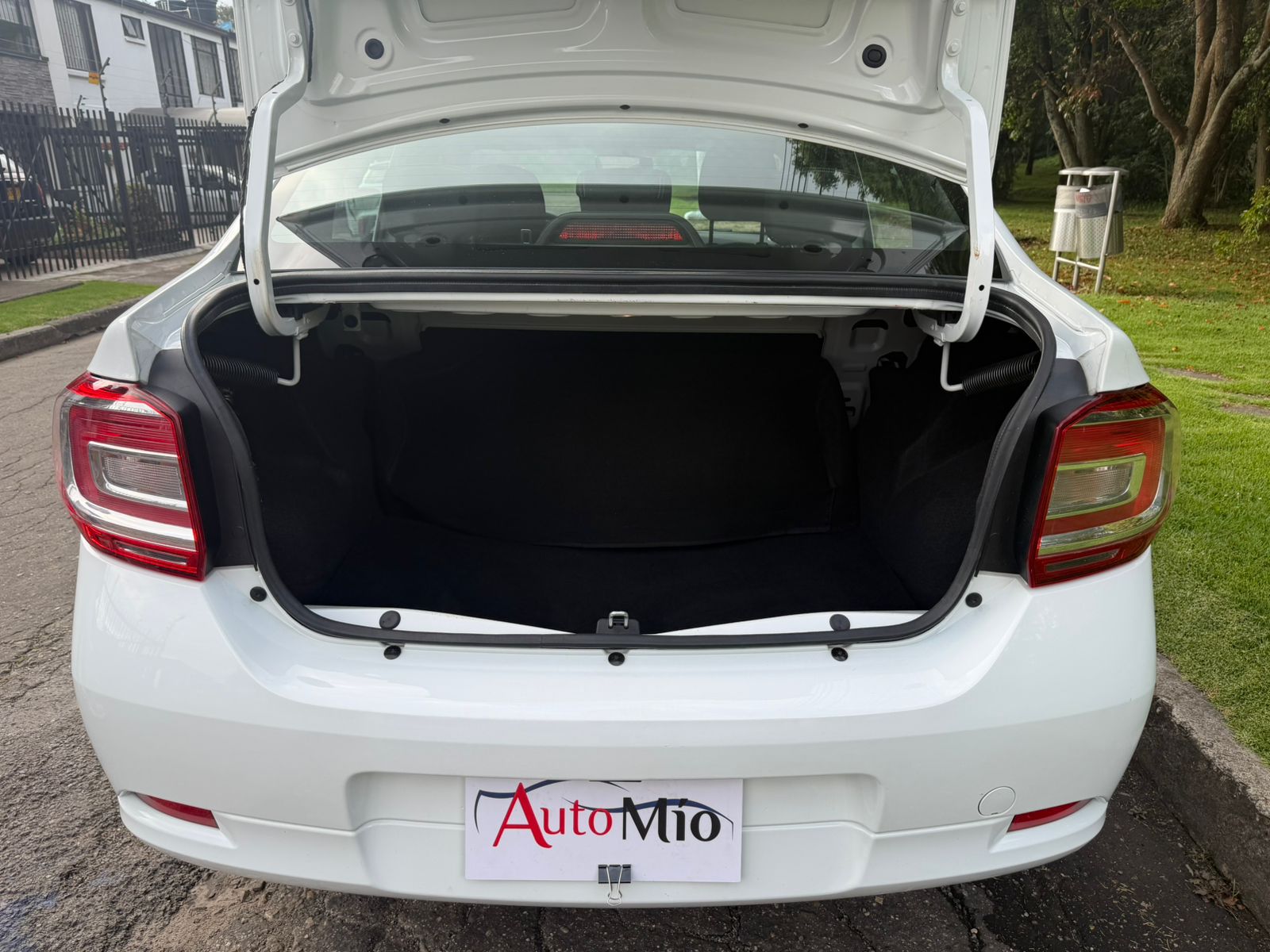 Renault Logan 1.6 Life Plus