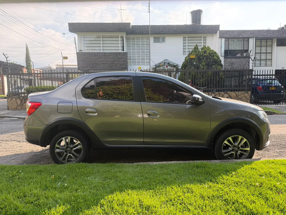 Renault Logan 1.6 Intens