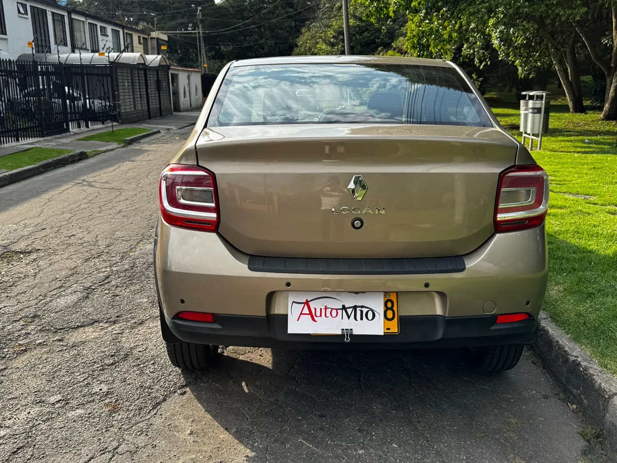 Renault Logan 1.6 Privilege / Intens