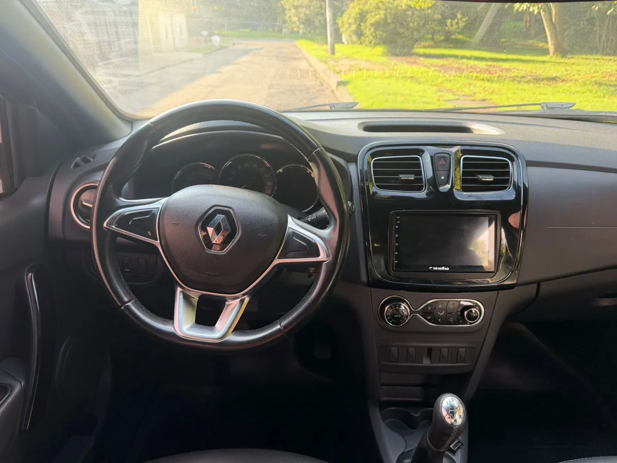 Renault Logan 1.6 Intens