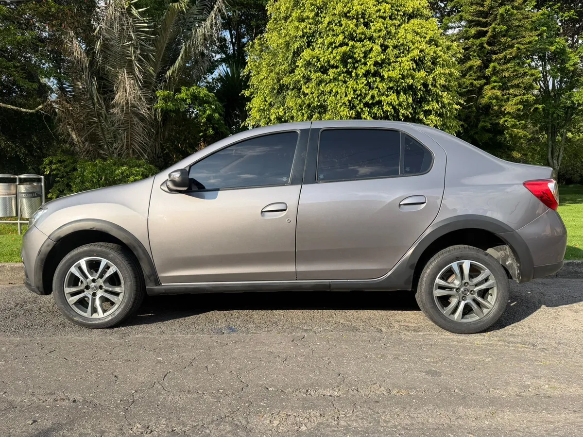 Renault Logan 1.6 Intens