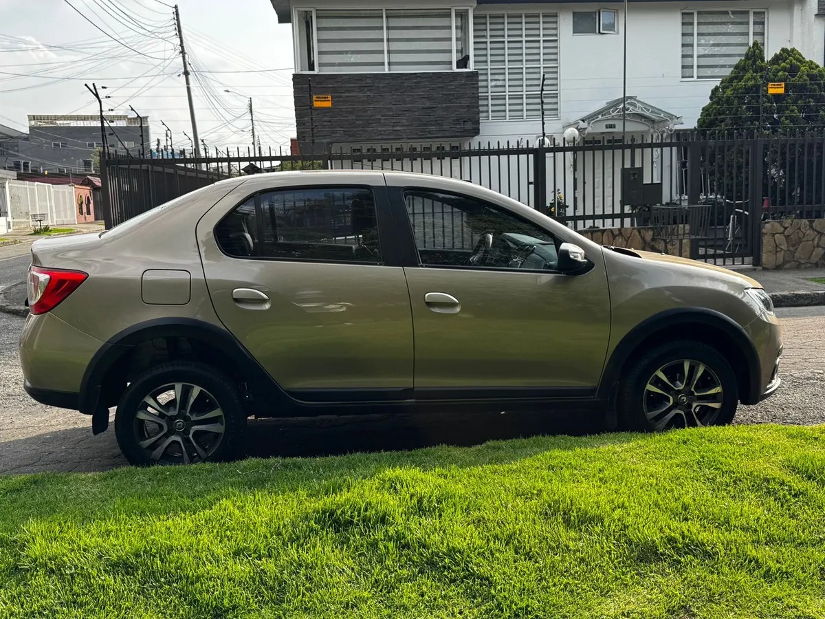 Renault Logan 1.6 Privilege / Intens