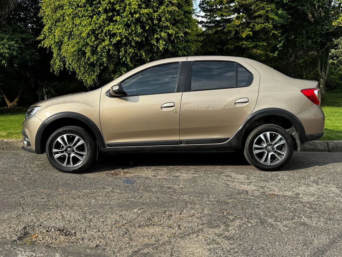 Renault Logan 1.6 Privilege / Intens