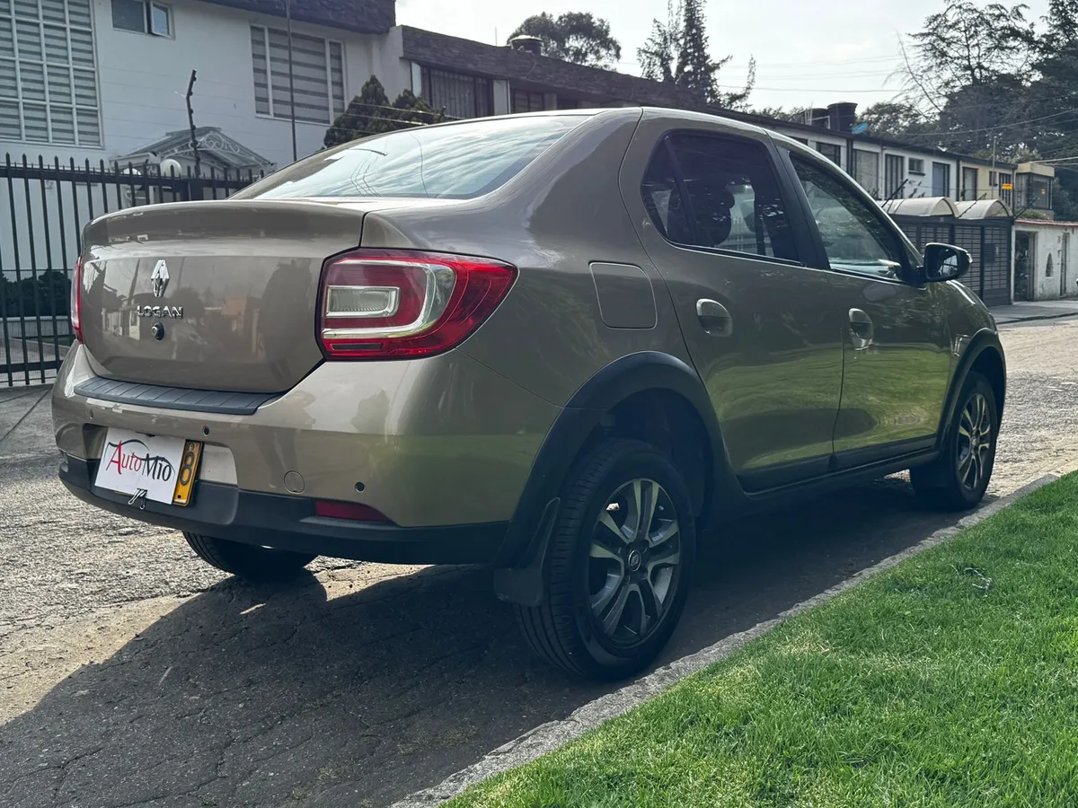 Renault Logan 1.6 Privilege / Intens