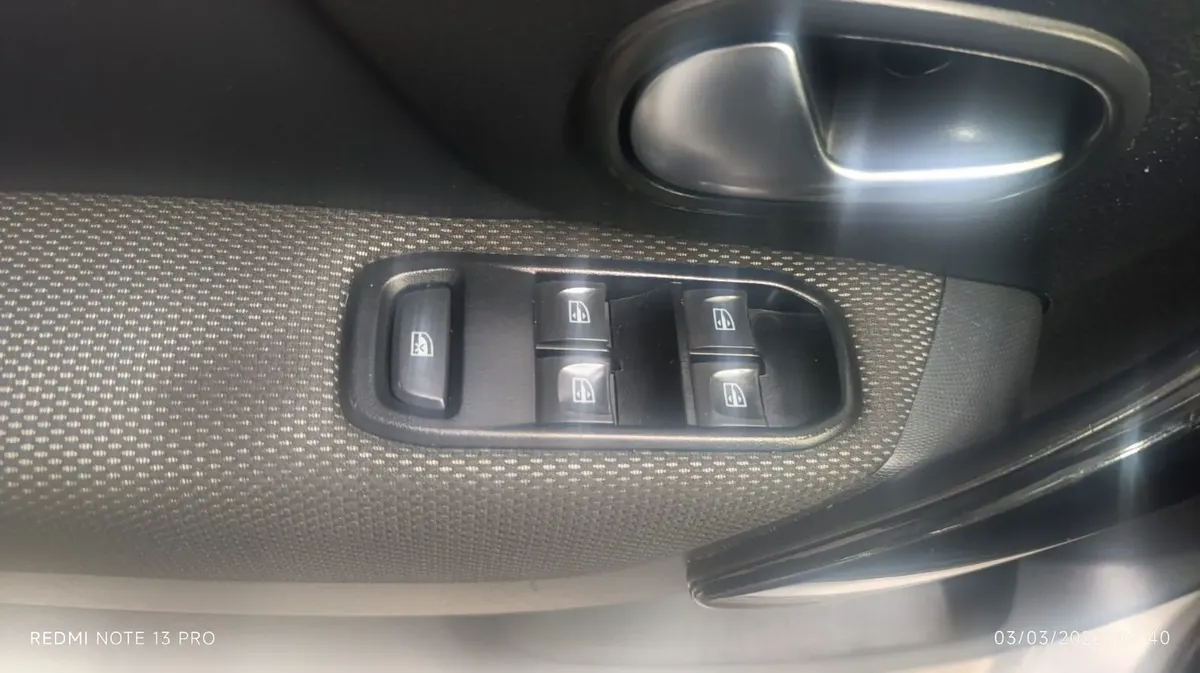 Renault Logan 1.6 Privilege / Intens