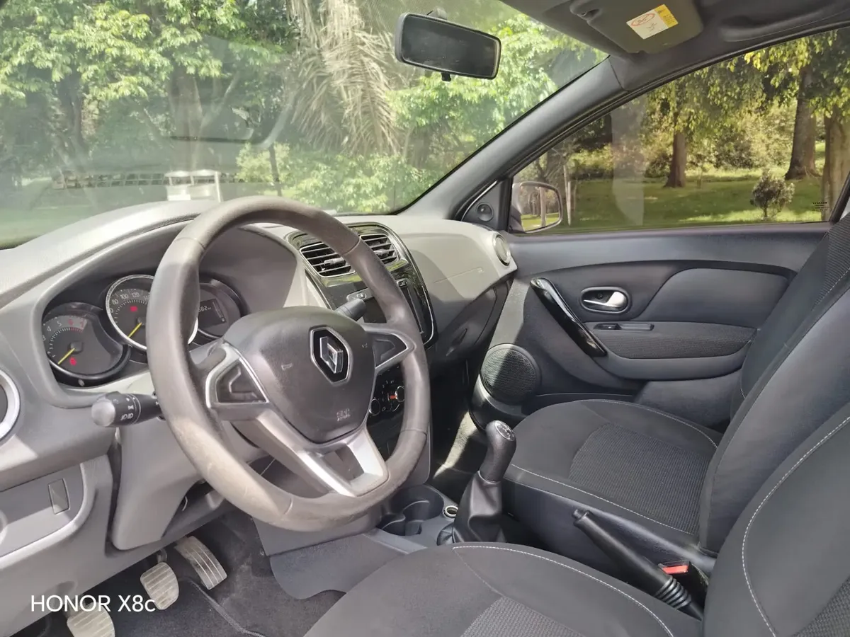 Renault Logan 1.6 Expression / Life +