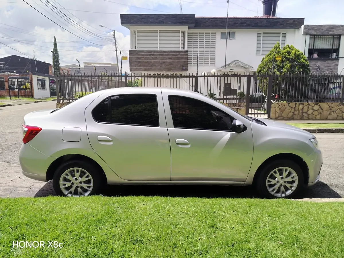 Renault Logan 1.6 Expression / Life +