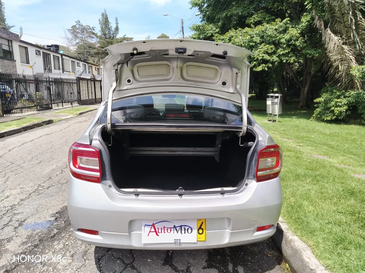 Renault Logan 1.6 Expression / Life +