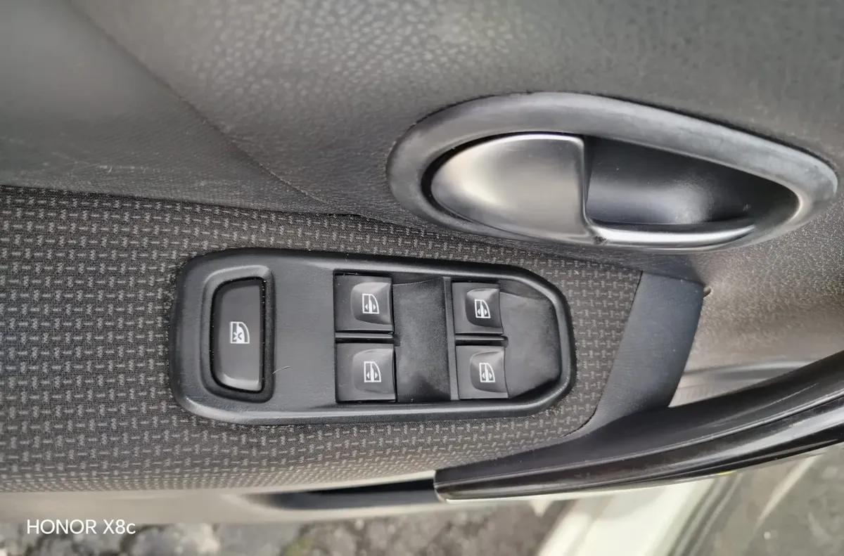 Renault Logan 1.6 Expression / Life +