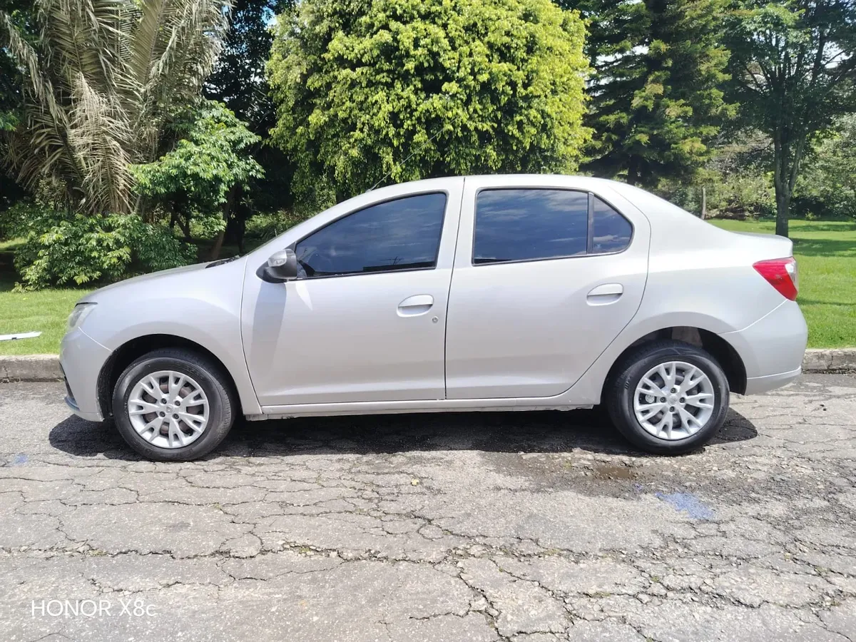 Renault Logan 1.6 Expression / Life +