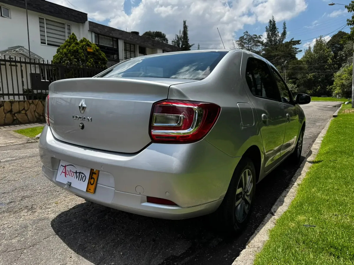 Renault Logan 1.6 Privilege / Intens