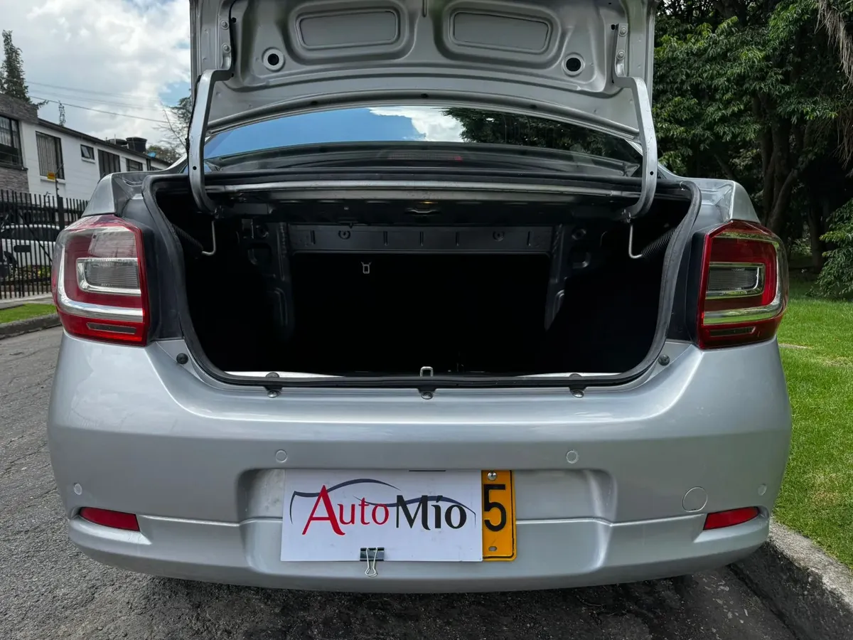 Renault Logan 1.6 Privilege / Intens