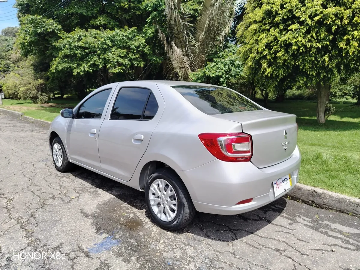 Renault Logan 1.6 Expression / Life +