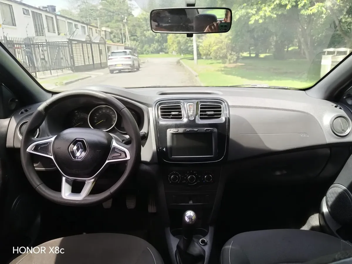 Renault Logan 1.6 Expression / Life +