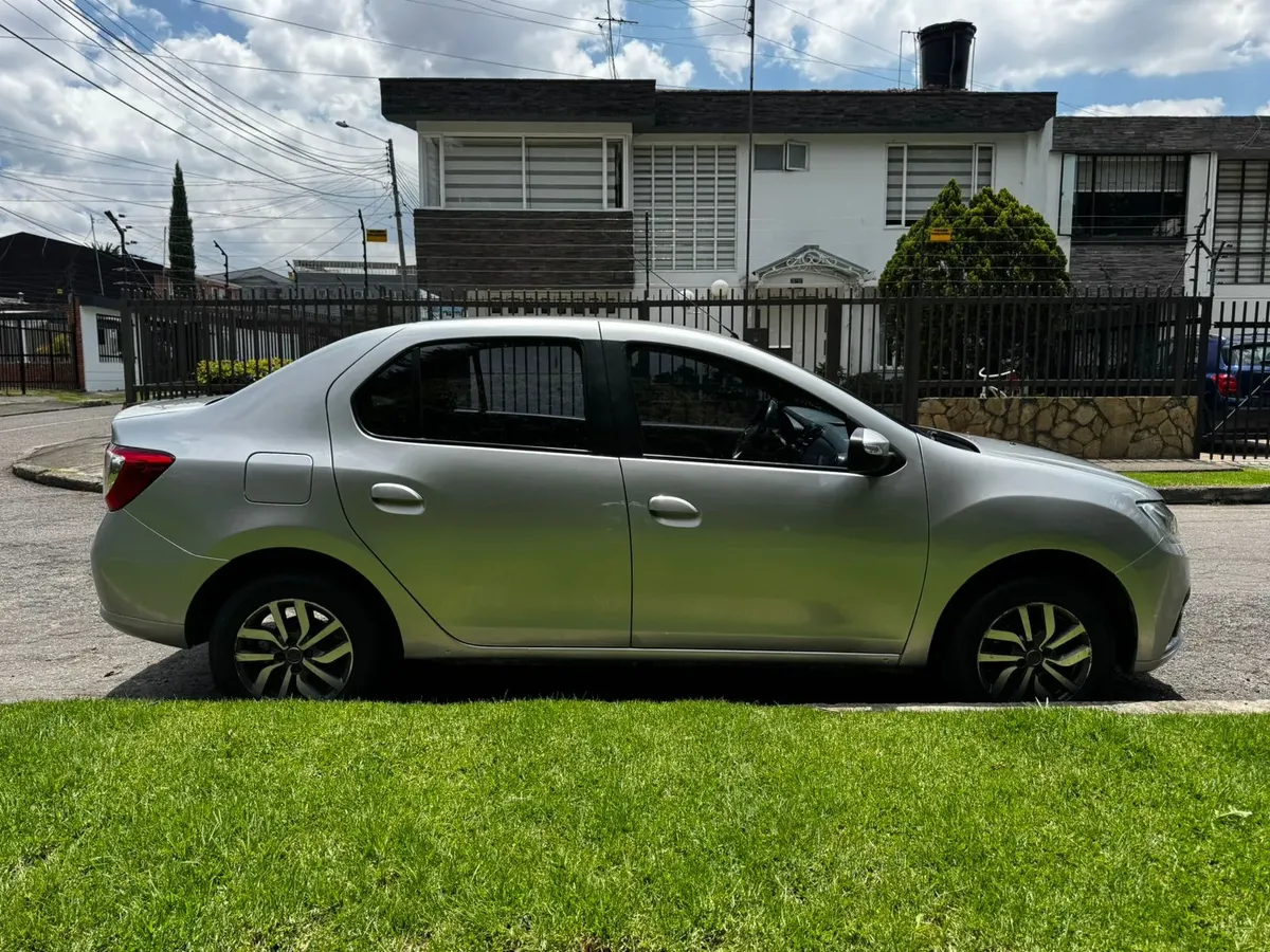 Renault Logan 1.6 Privilege / Intens