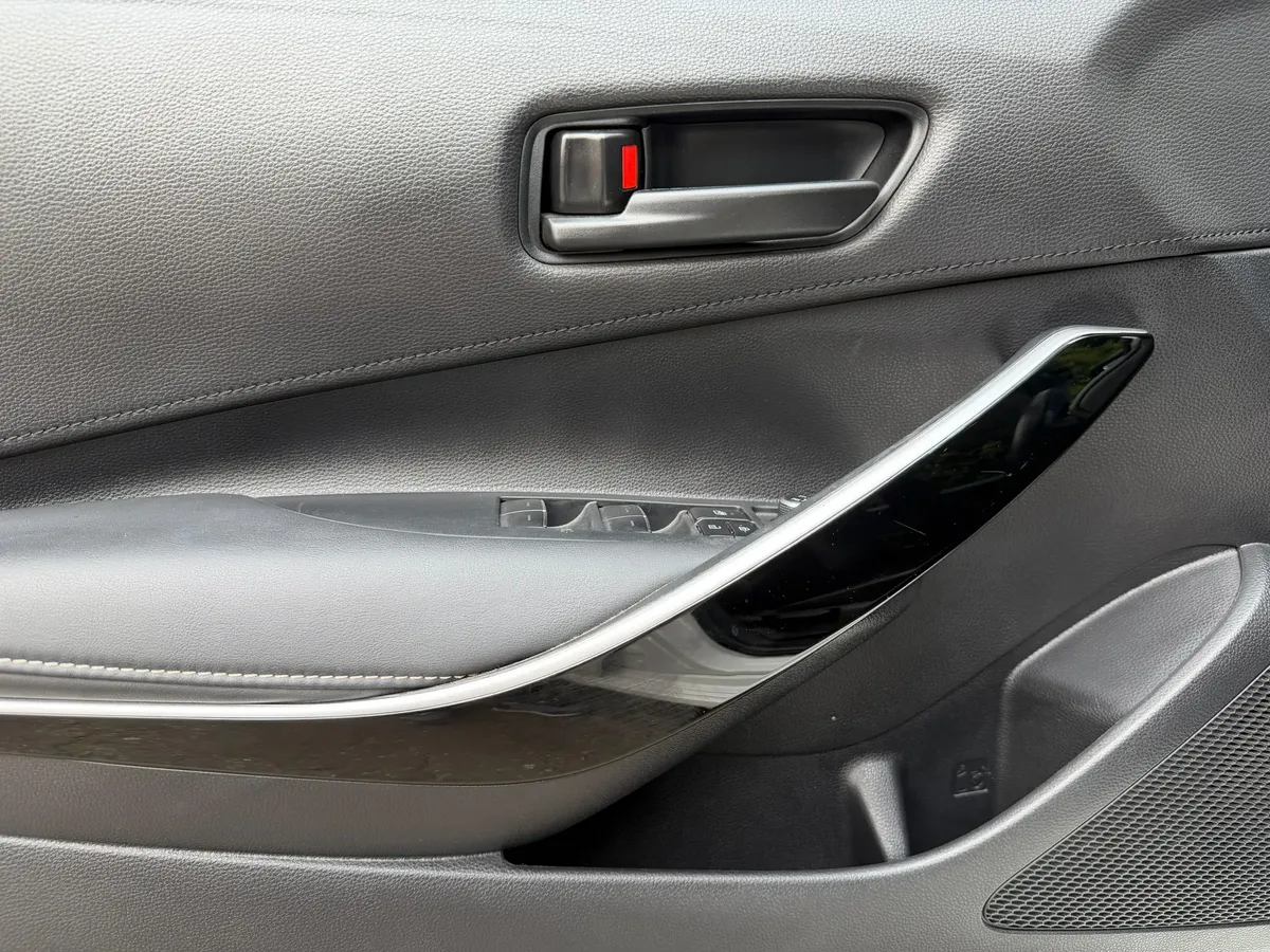 Toyota Corolla 1.8 Xe-i Hybrid