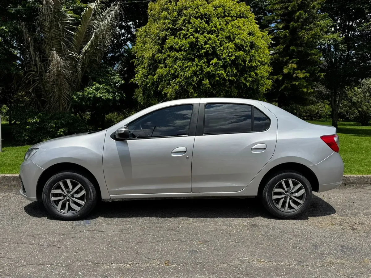 Renault Logan 1.6 Privilege / Intens