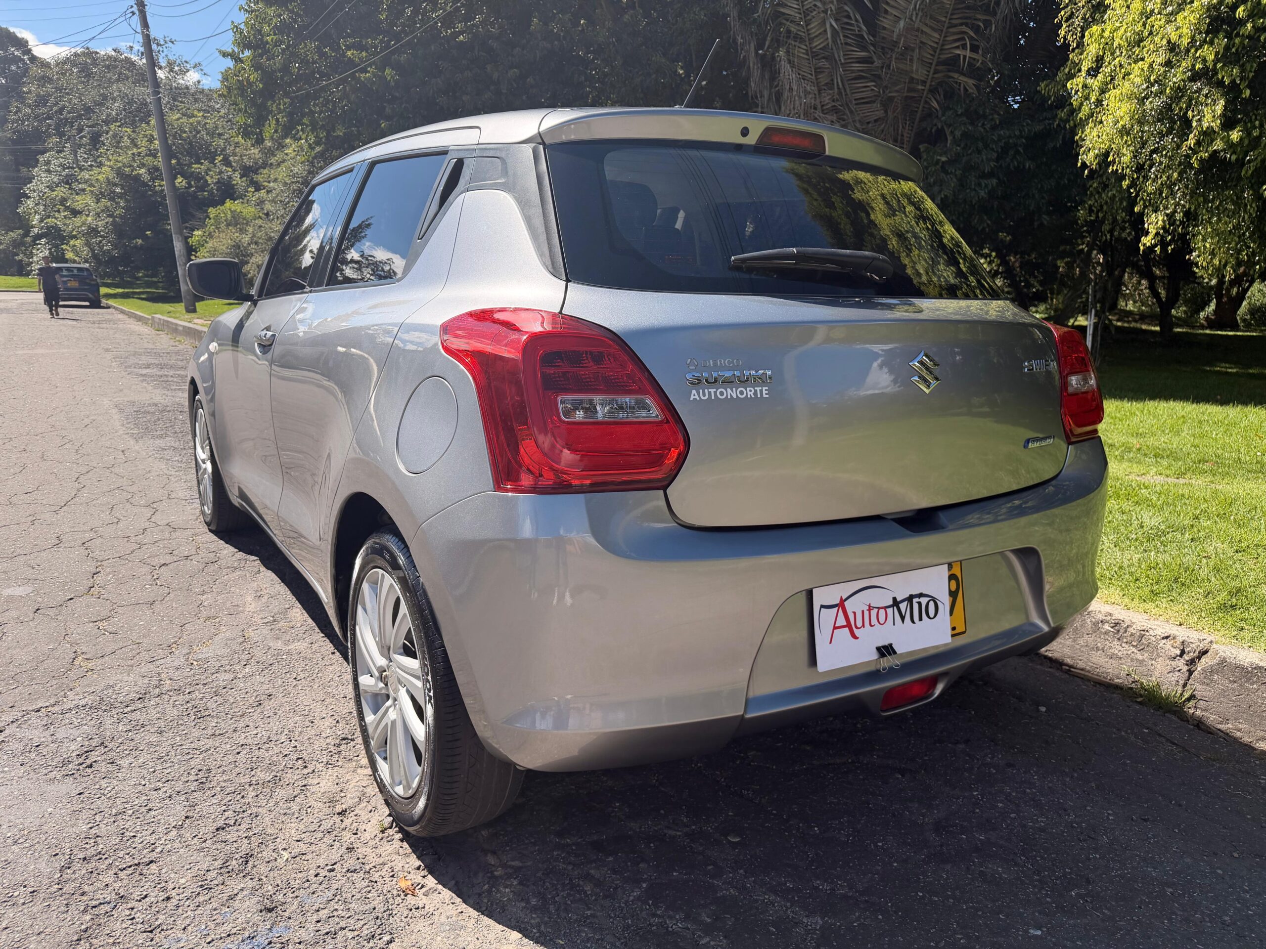 SUZUKI SWIFT