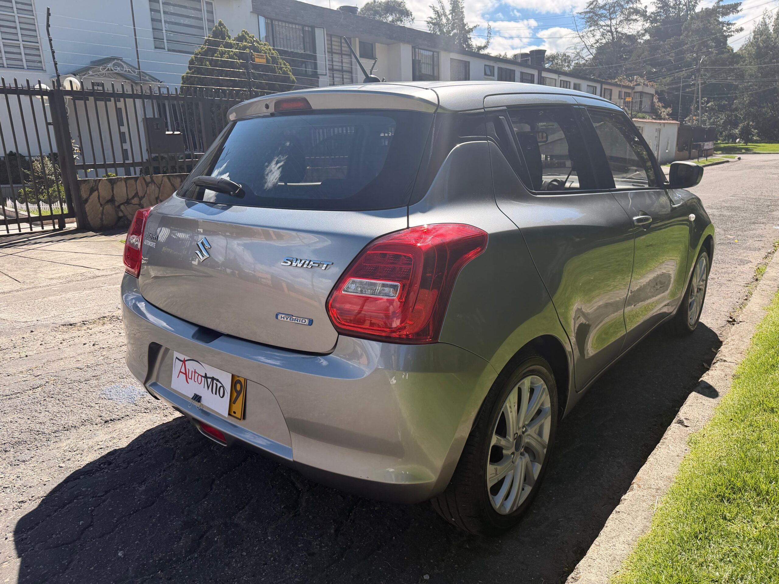 SUZUKI SWIFT