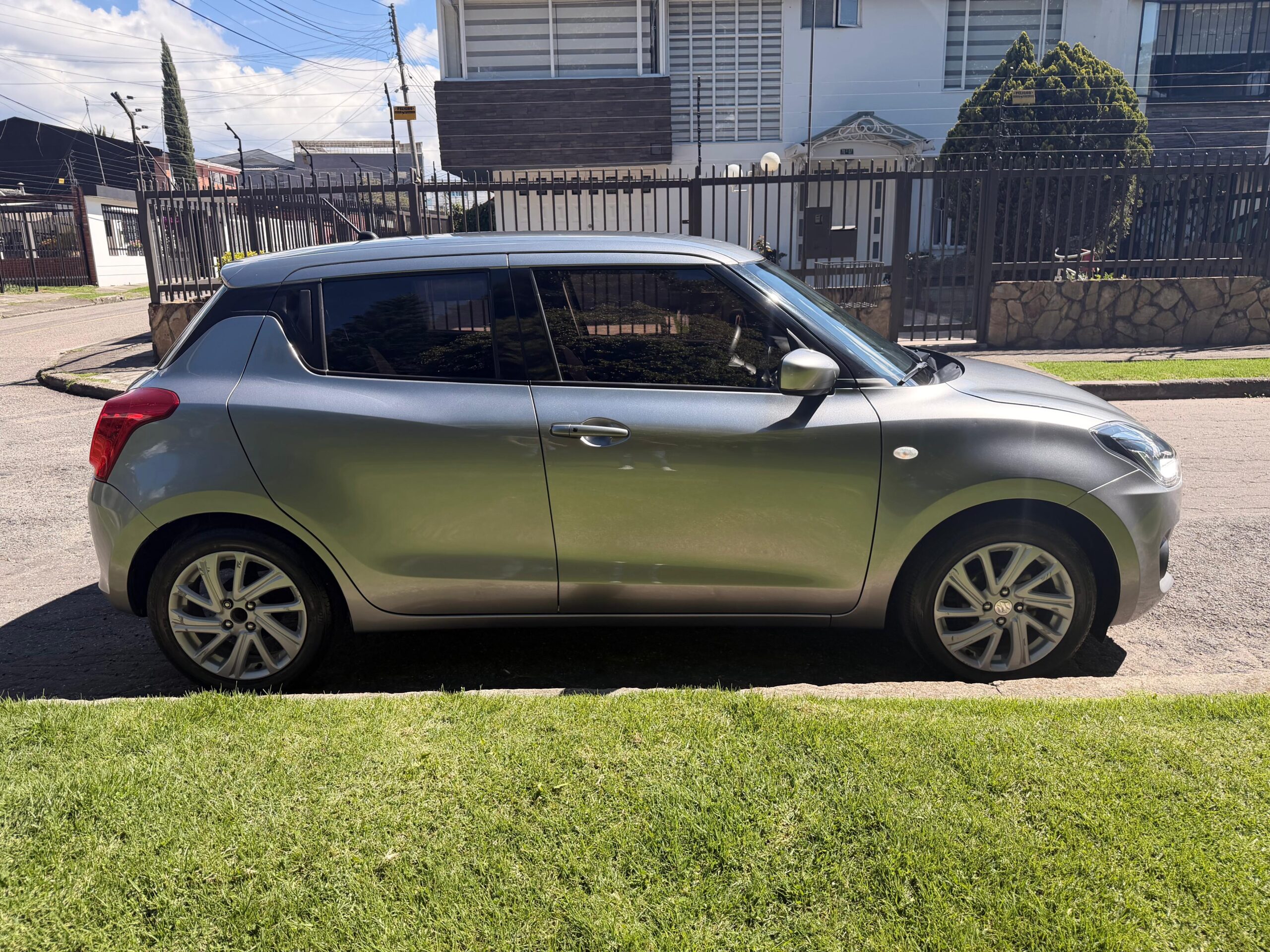 SUZUKI SWIFT