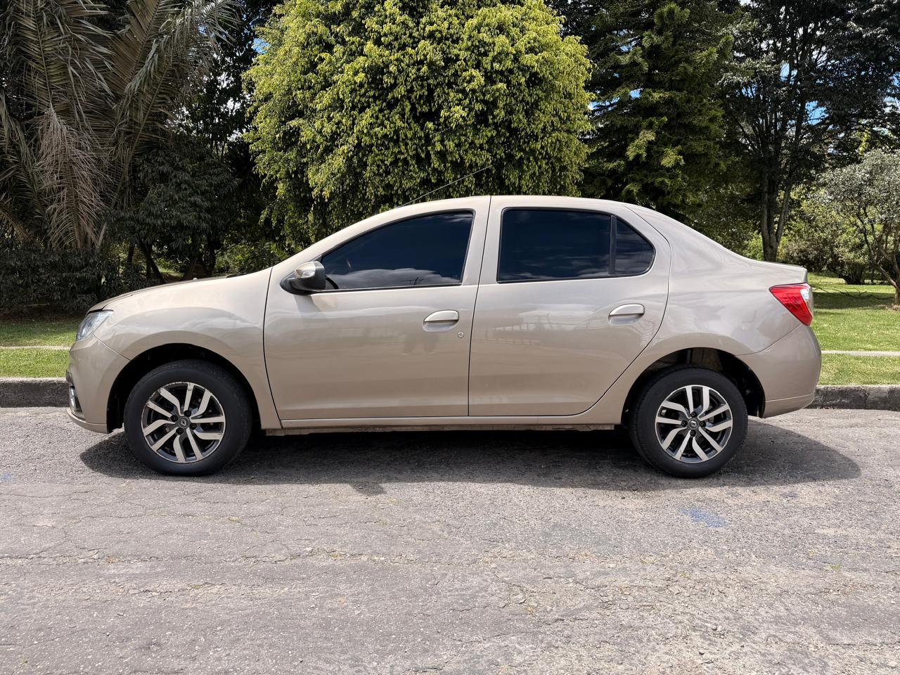Renault Logan Zen/intens 2023
