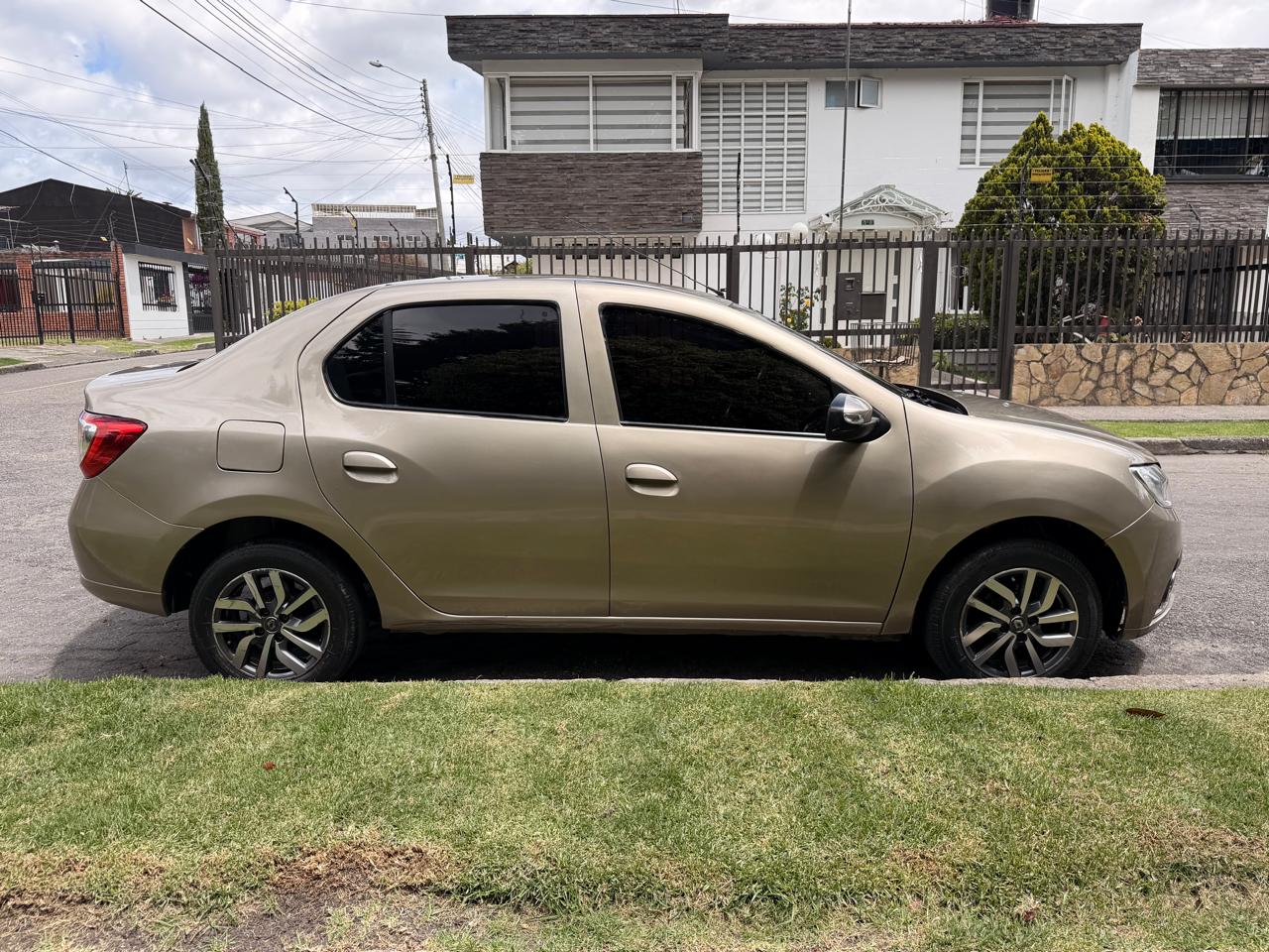 Renault Logan Zen/intens 2023