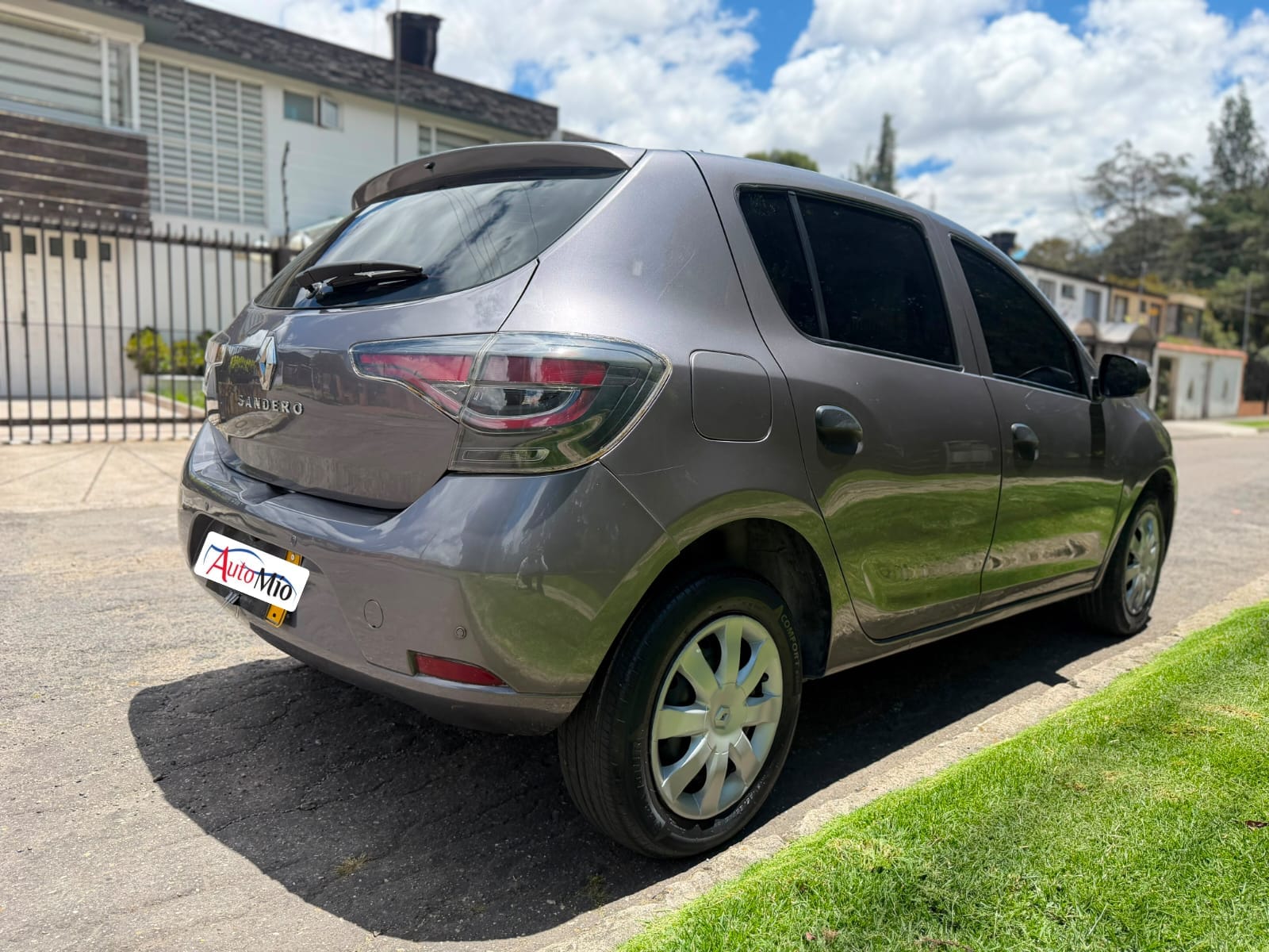RENAULT SANDERO 2023