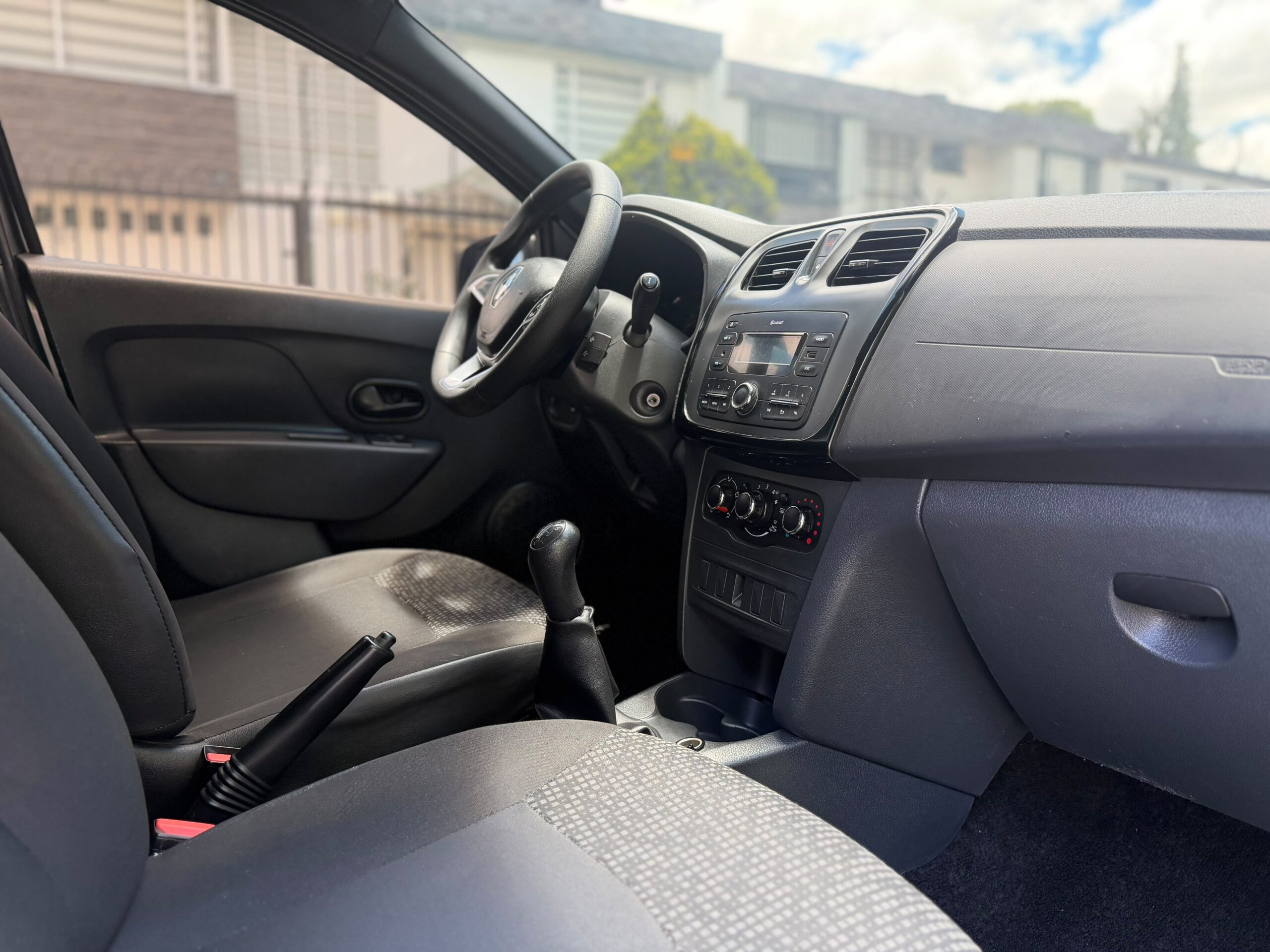 RENAULT SANDERO 2023
