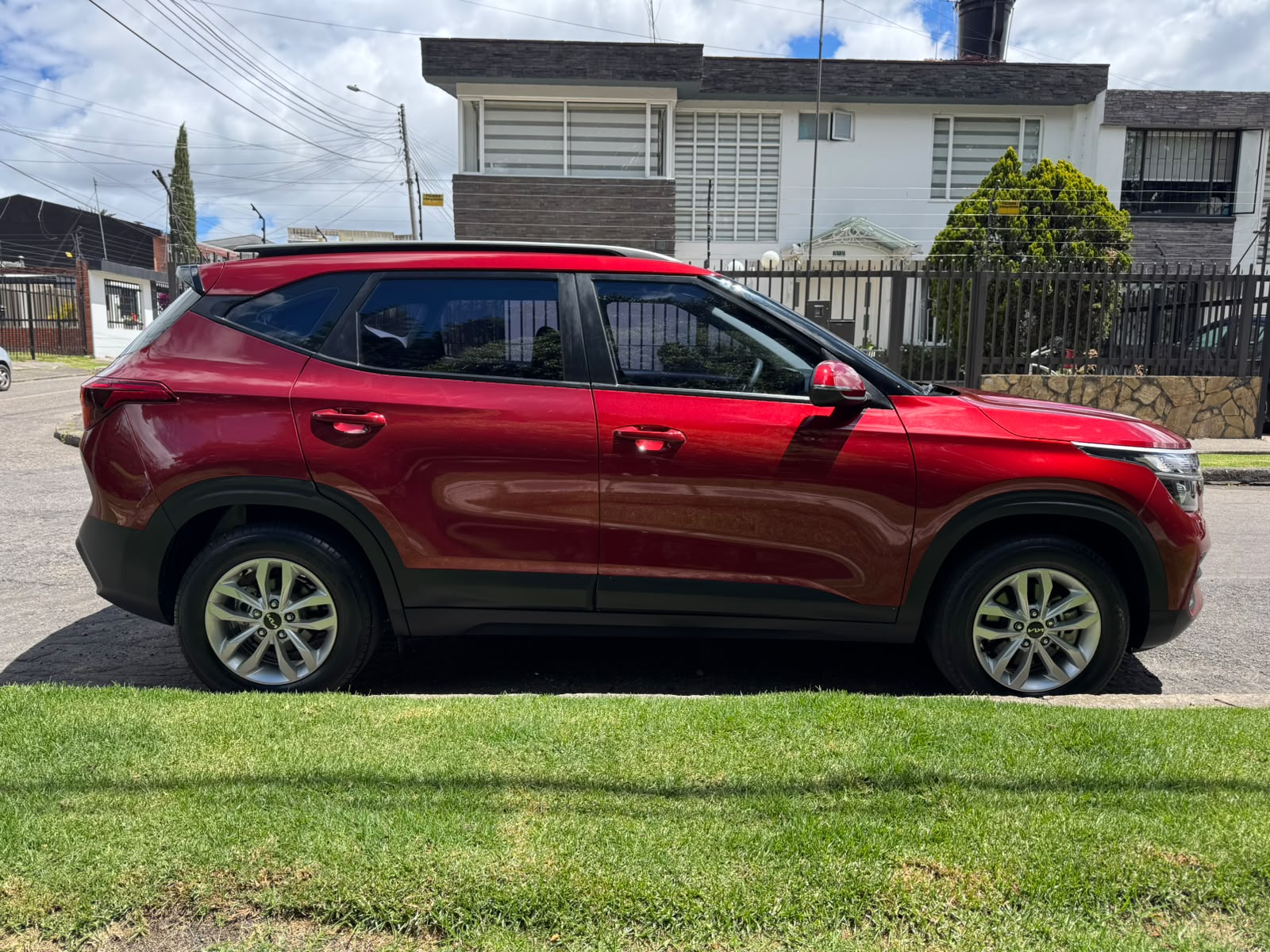 KIA SELTOS EMOTION 1.6L AT 4X2