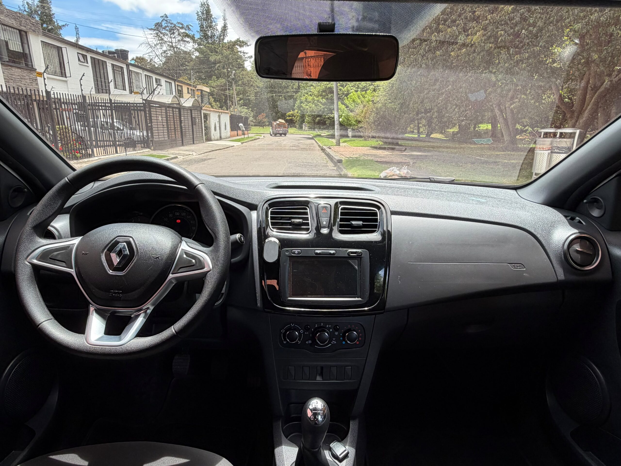 Renault Logan 2023