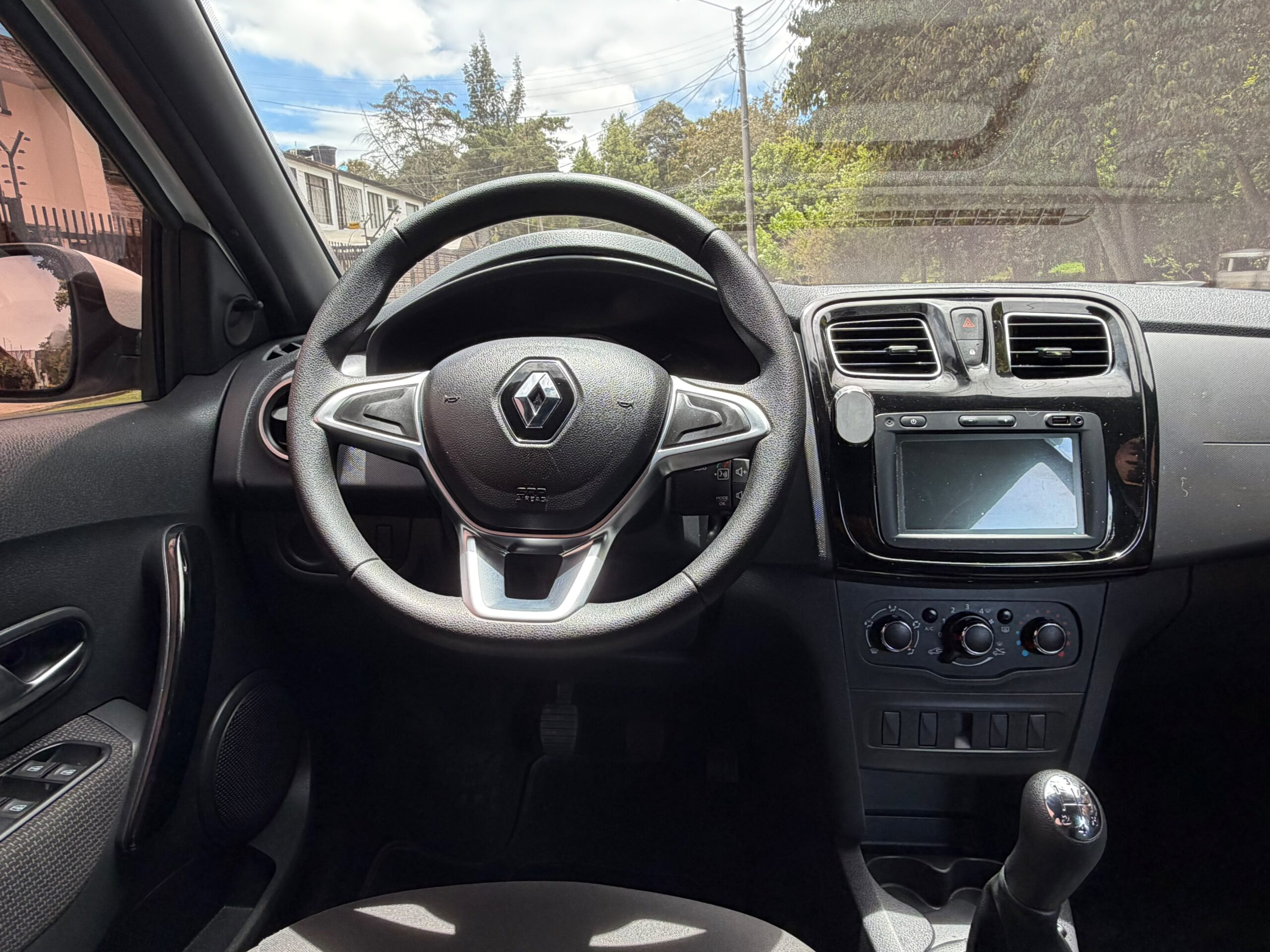 Renault Logan 2023
