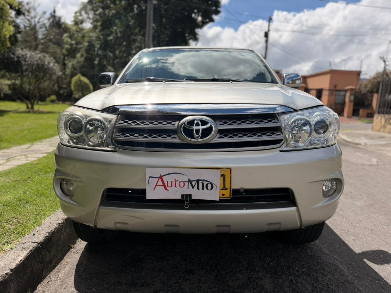 TOYOTA FORTUNER 2011