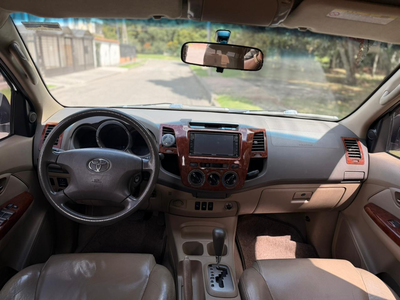 TOYOTA FORTUNER 2011