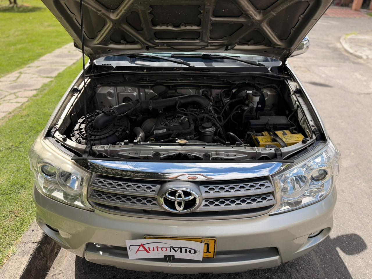 TOYOTA FORTUNER 2011