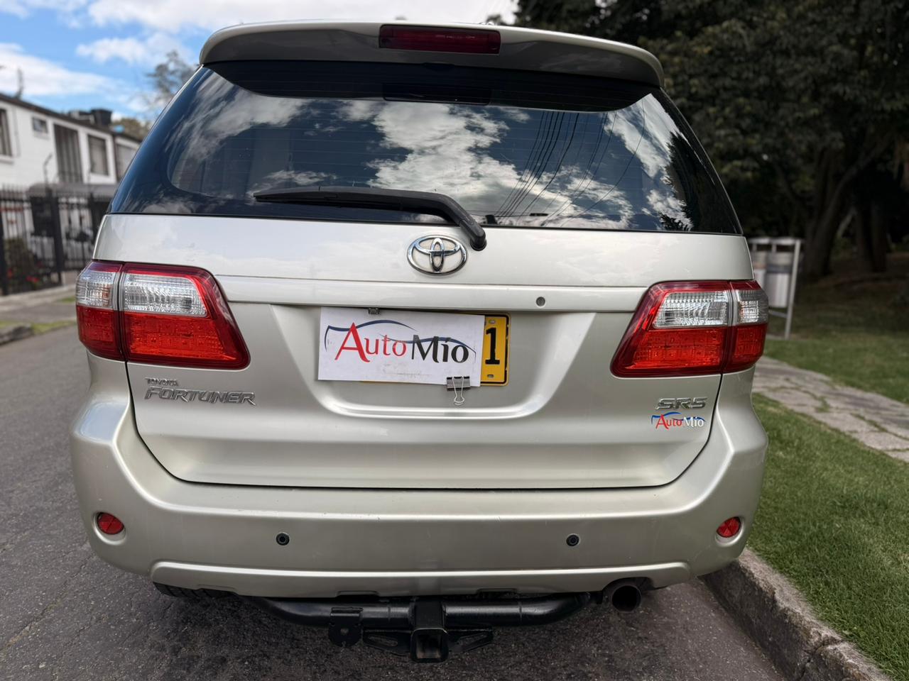 TOYOTA FORTUNER 2011