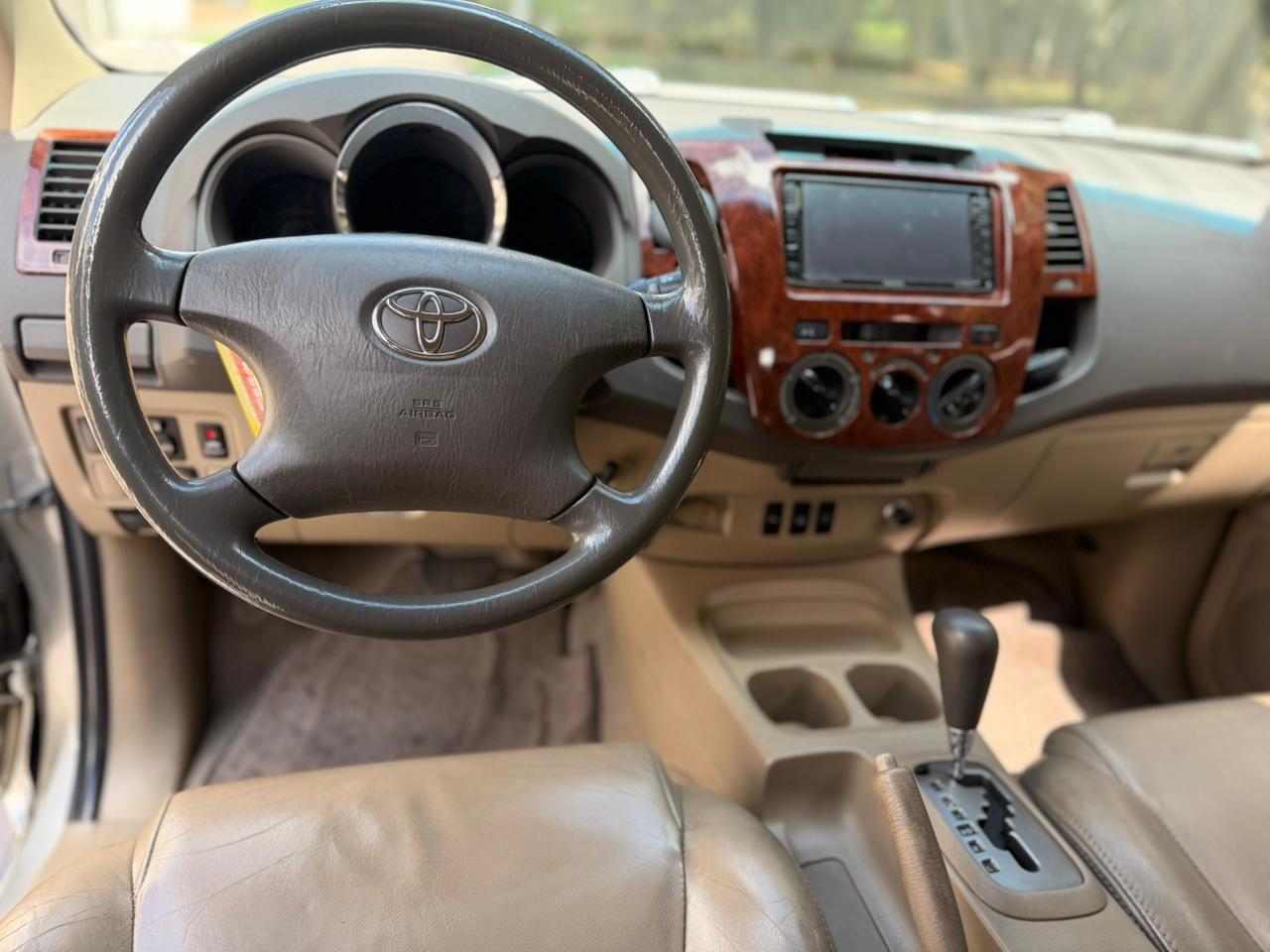 TOYOTA FORTUNER 2011