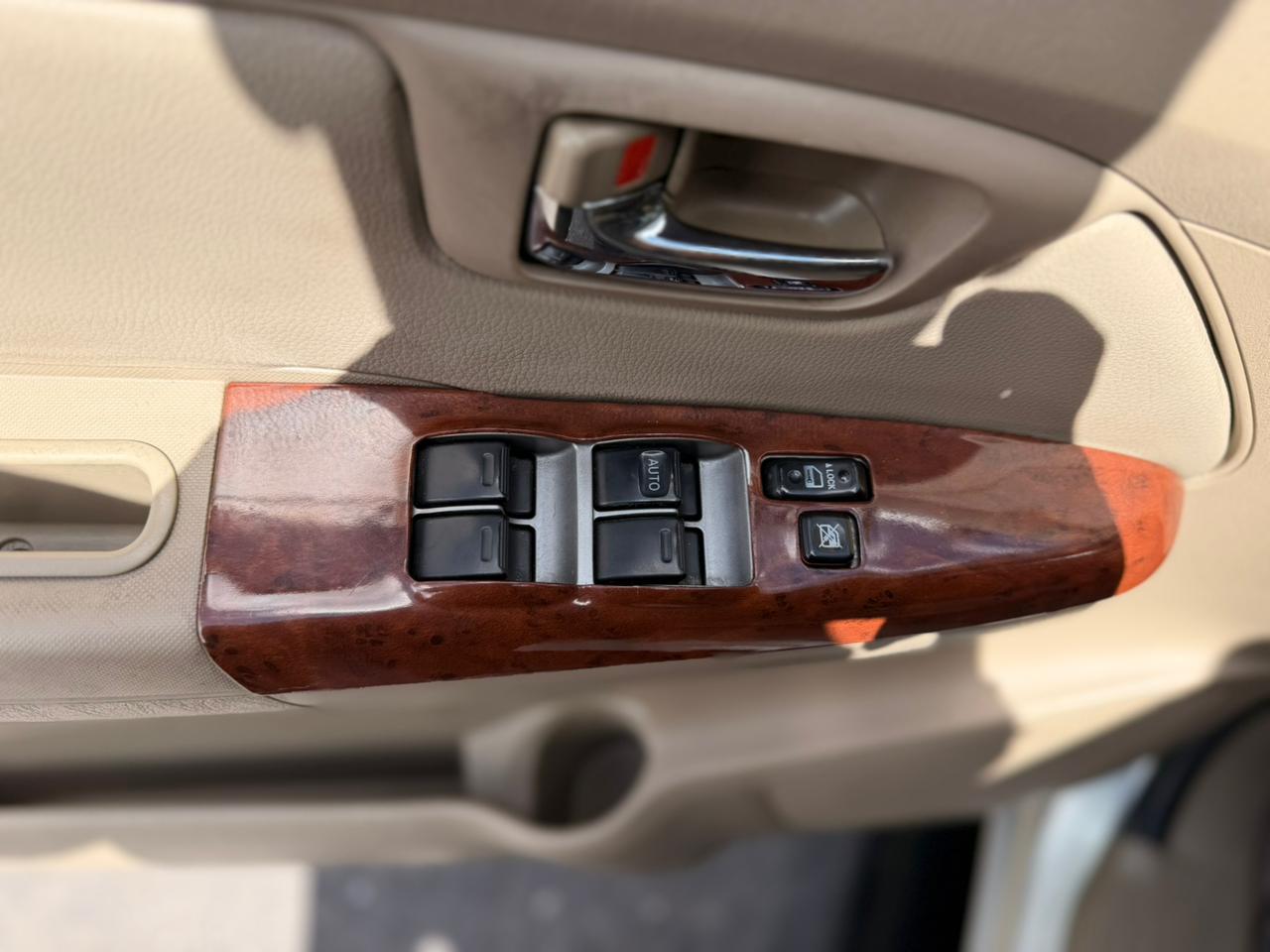 TOYOTA FORTUNER 2011