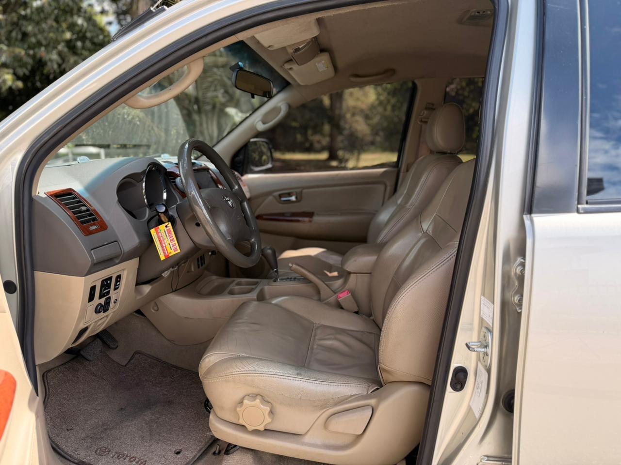 TOYOTA FORTUNER 2011