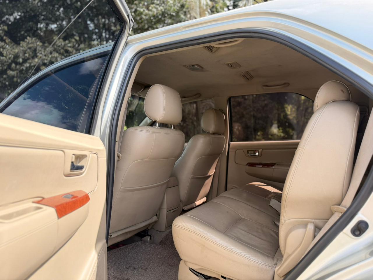 TOYOTA FORTUNER 2011