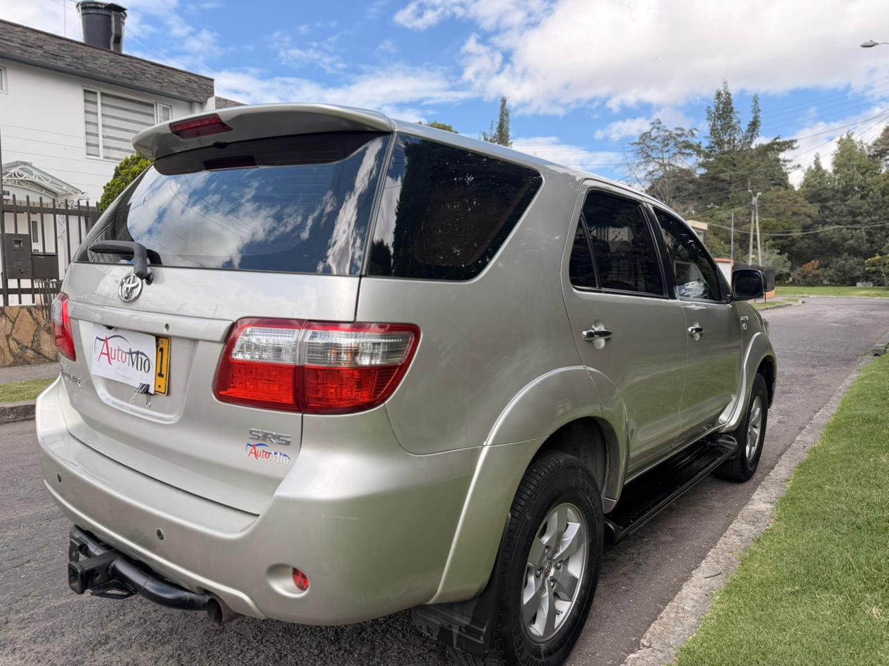 TOYOTA FORTUNER 2011