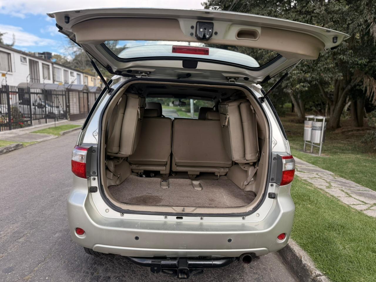 TOYOTA FORTUNER 2011