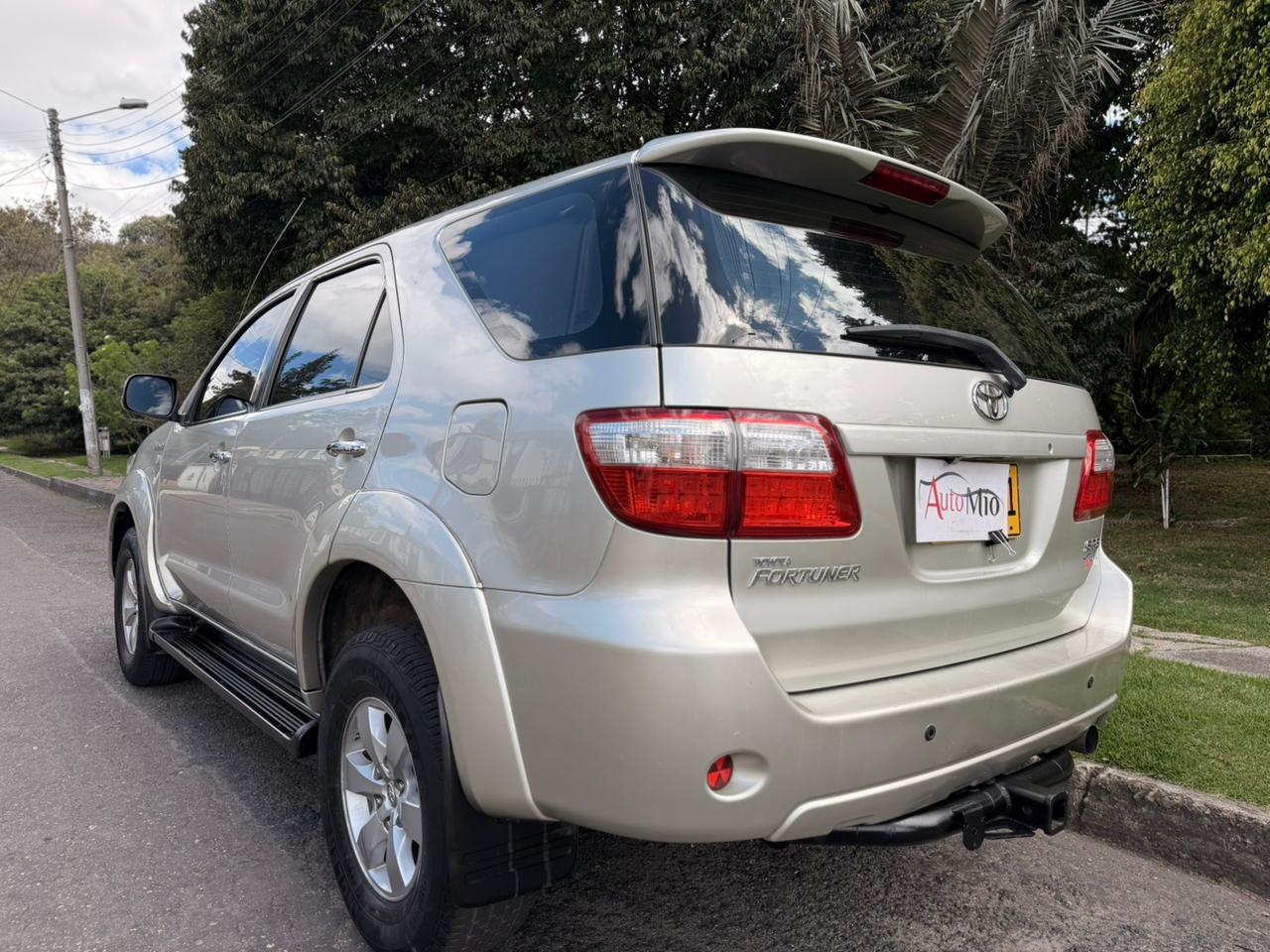 TOYOTA FORTUNER 2011