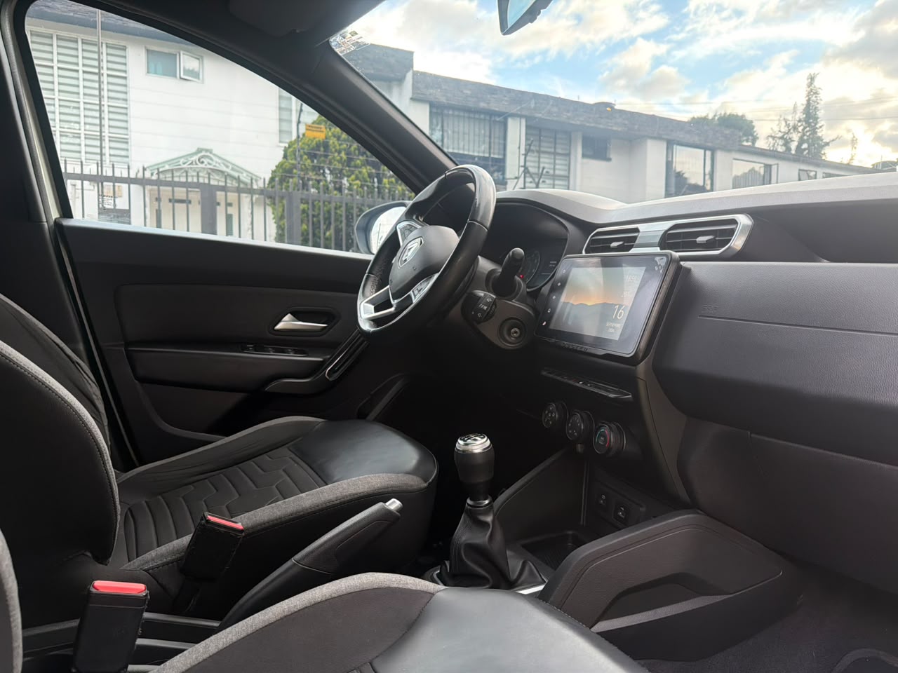 RENAULT DUSTER 2024